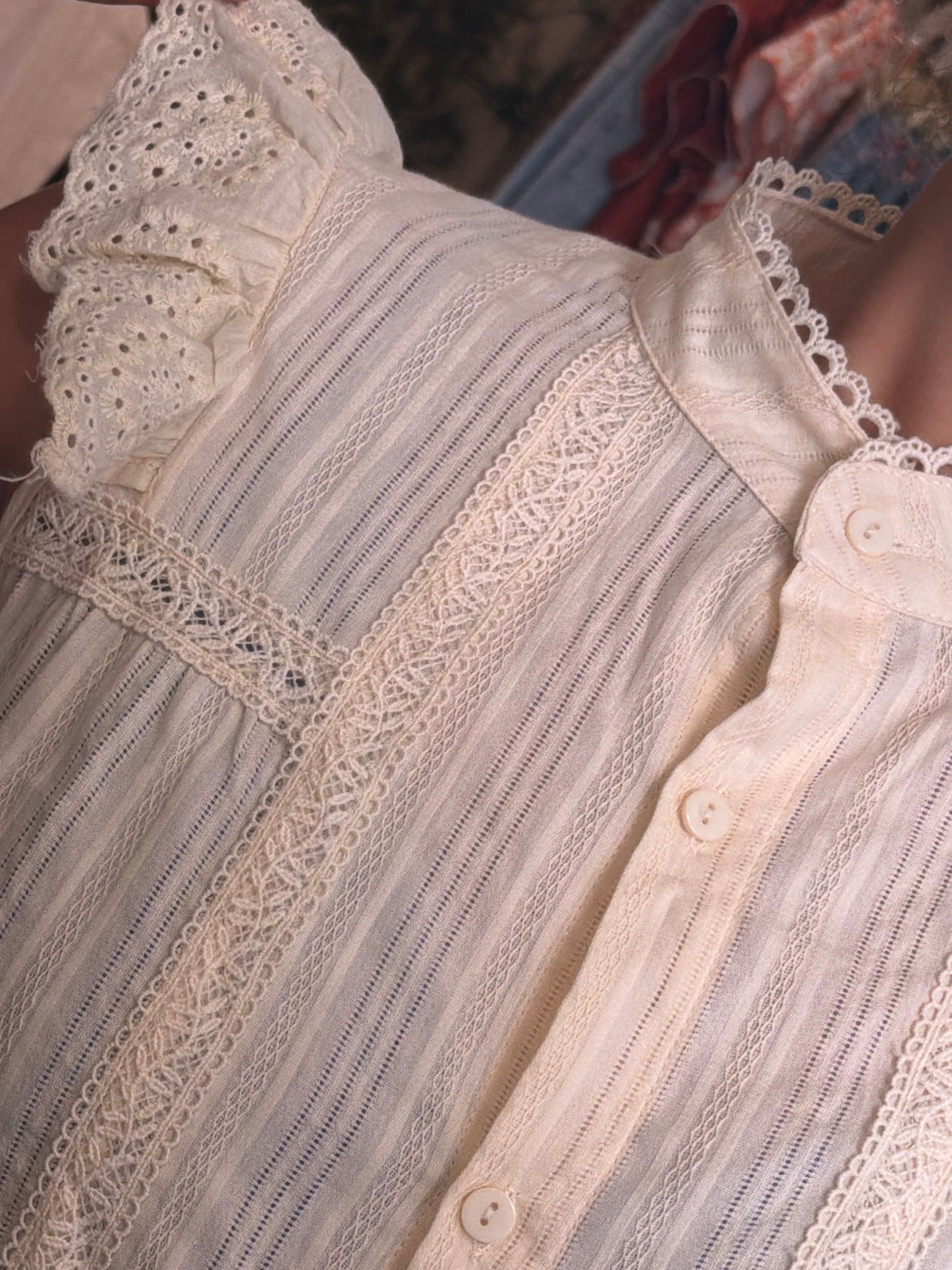 CAMISA BEGE BORDADOS