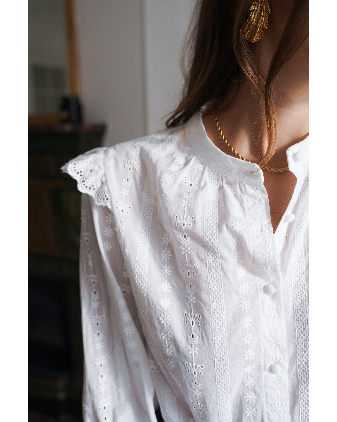 Camisa bordada branca