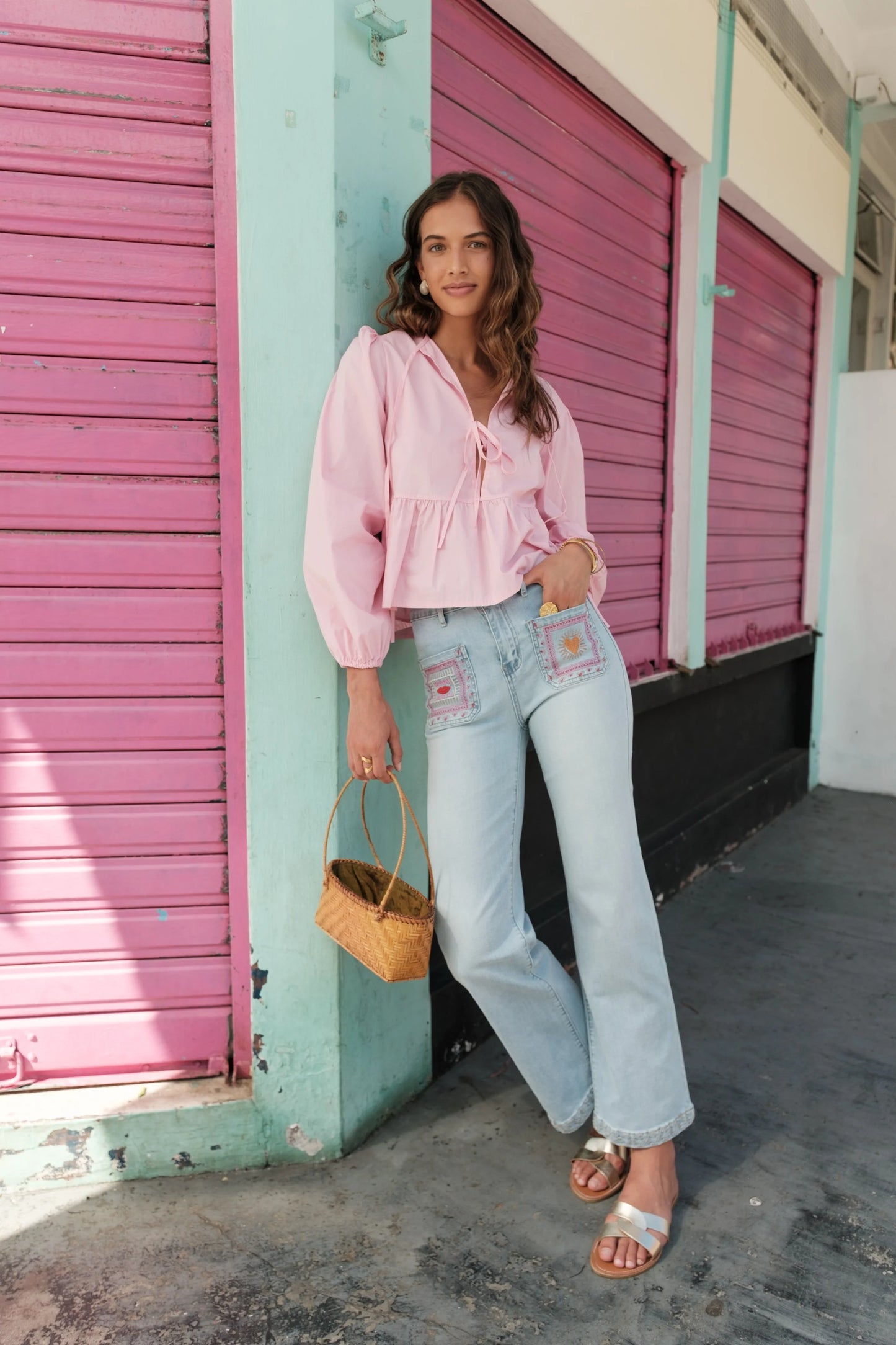 JEANS GANGA COM BORDADOS