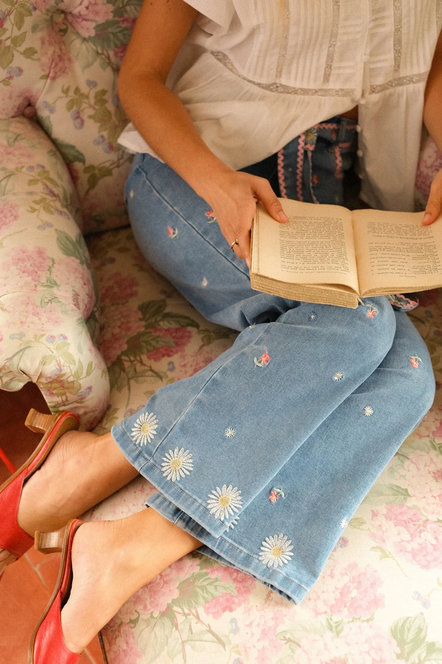 jeans bordadas com flores